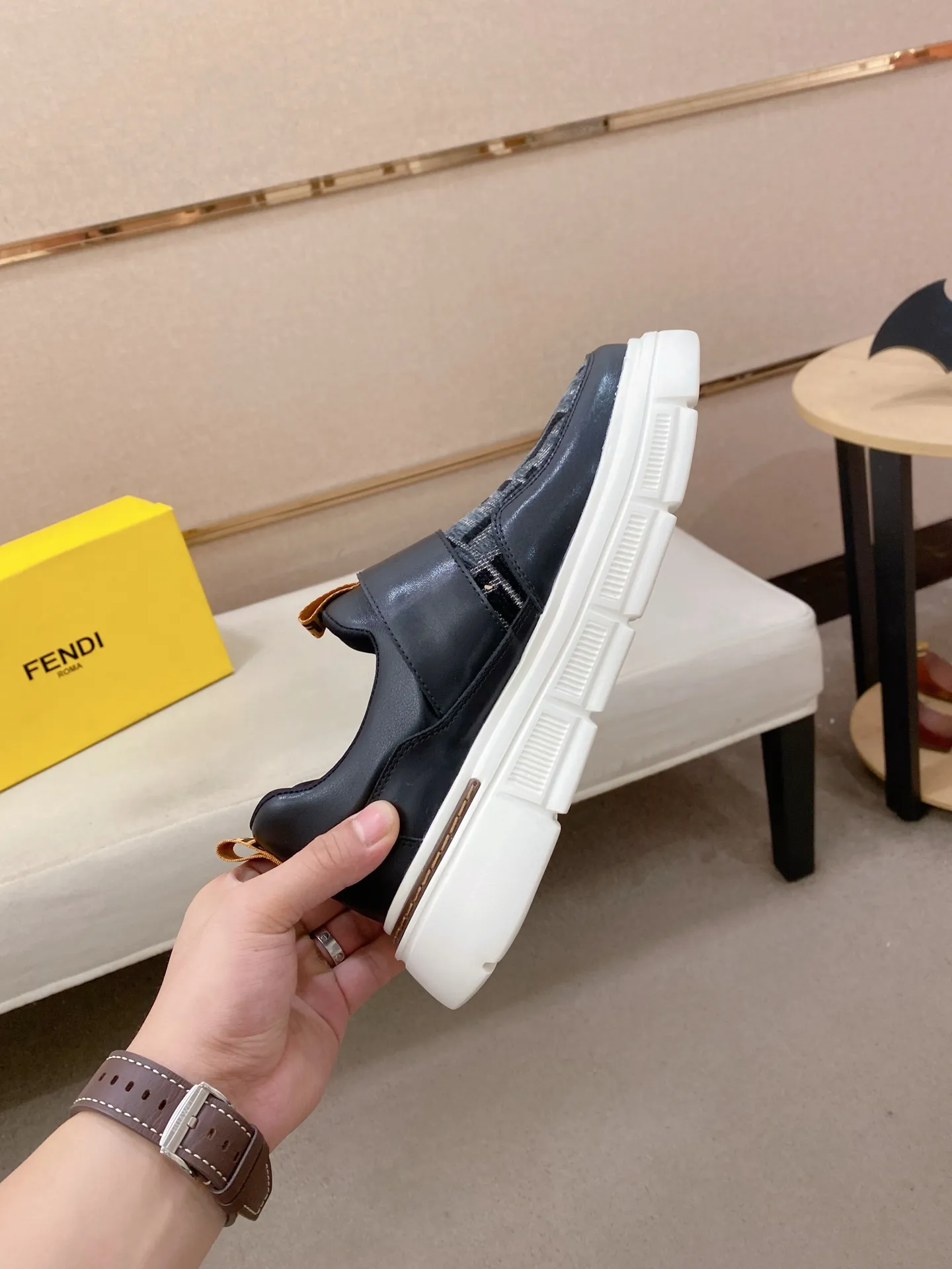 Men's shoes 💰 400💰 (fendi) New style 👊🏻 upper 🇮🇹 imported cowhide fabric 🇩🇪 lining imported sheepskin lining. The original outsole is molded to highlight the identity of every man, and the upper foot is elegant and stable🚶🏻🚶🏻The high-end custom counters reproduce the original version📯No matter the wind or rain, the shoe last remains unchanged and can withstand the verification of time🔍️,🔵 Size: 38-44